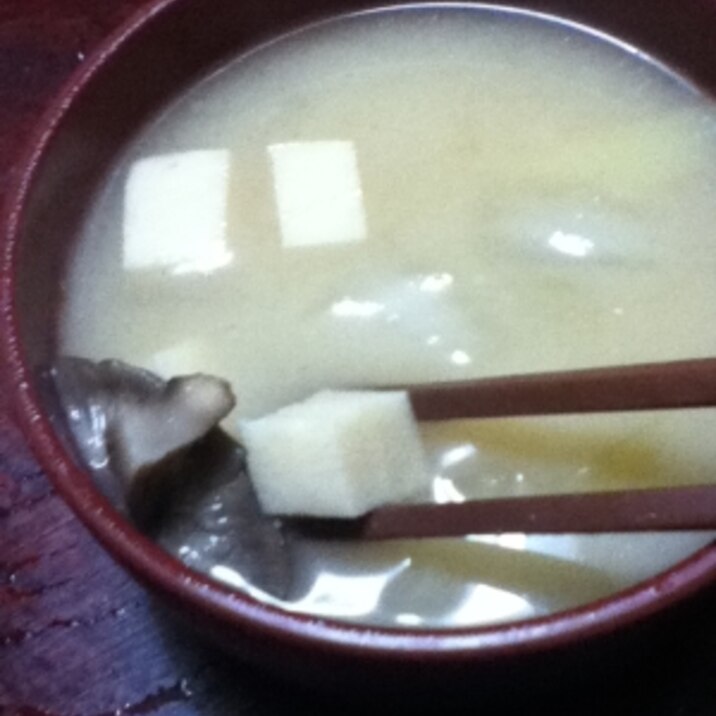 高野豆腐と白菜シイタケの味噌汁